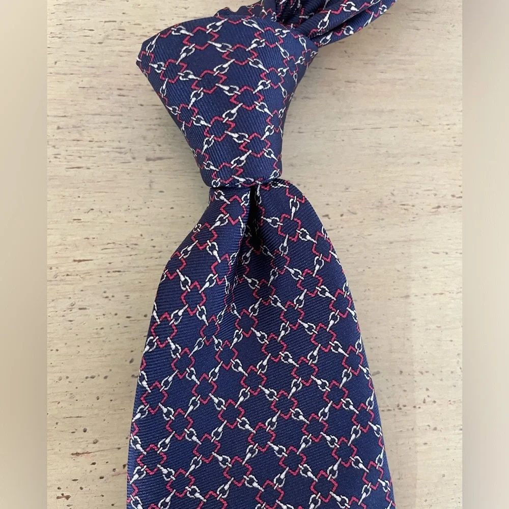 BROOKS BROTHERS MAKERS Hand Made in USA Printed Silk Tie in‎ Navy (Multi)